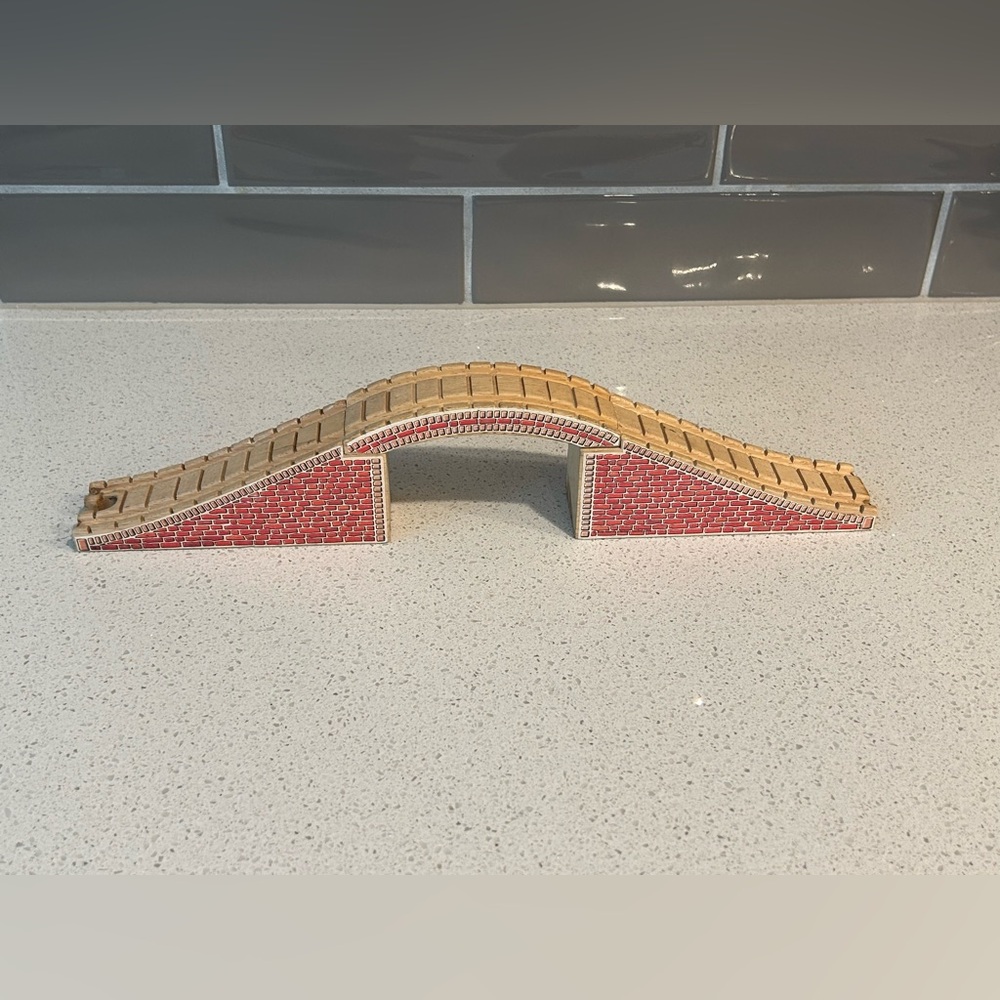 VTG Thomas and Friends Clickity Clack Track Arched Bridge
1994 Britt Allcroft